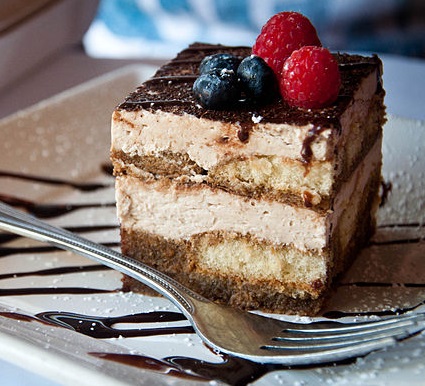 Tiramisu_with_blueberries_and_raspberries,_July_2011.jpg