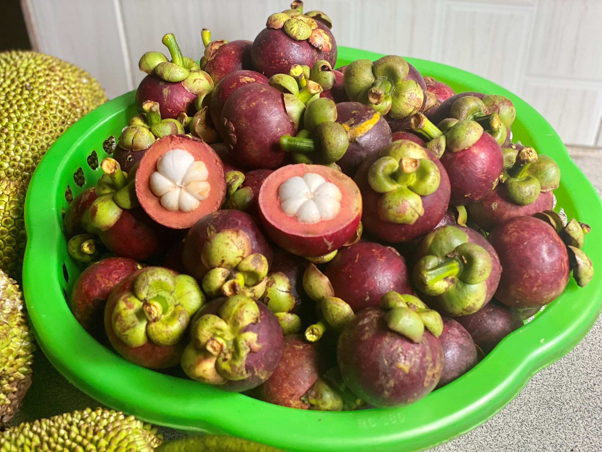 Mangosteen_Basket.jpg